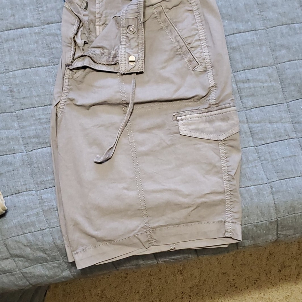 2 pairs of capris